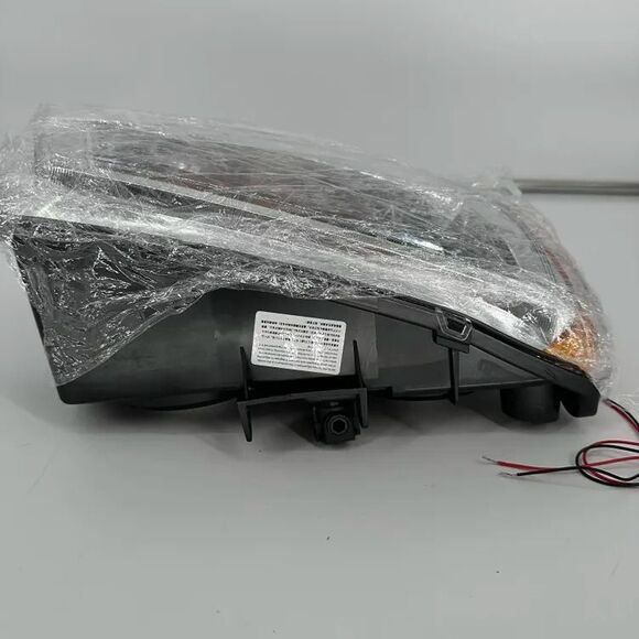 2003-06 Chevrolet Silverado Headlight Assembly Right Passenger Side Chrome Lens - Picture 5 of 11